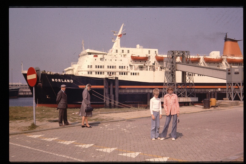 23.Botlek apr 1976 Rino,Mama,Marion,Peter.JPG